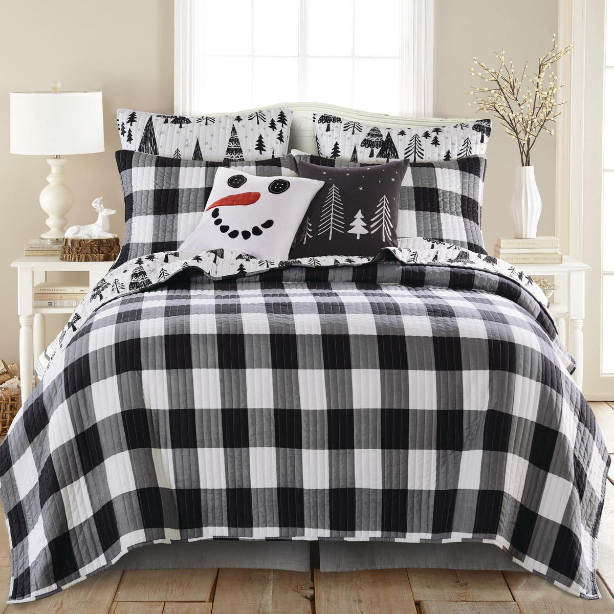 Levtex Home - Northern Star Quilt Set - Full/Queen Quilt + Two Standard Pillow Shams - Christmas Tree - Black and White - Quilt Size (88x92in.) and Pillow Sham Size (26x20in.) - Reversible